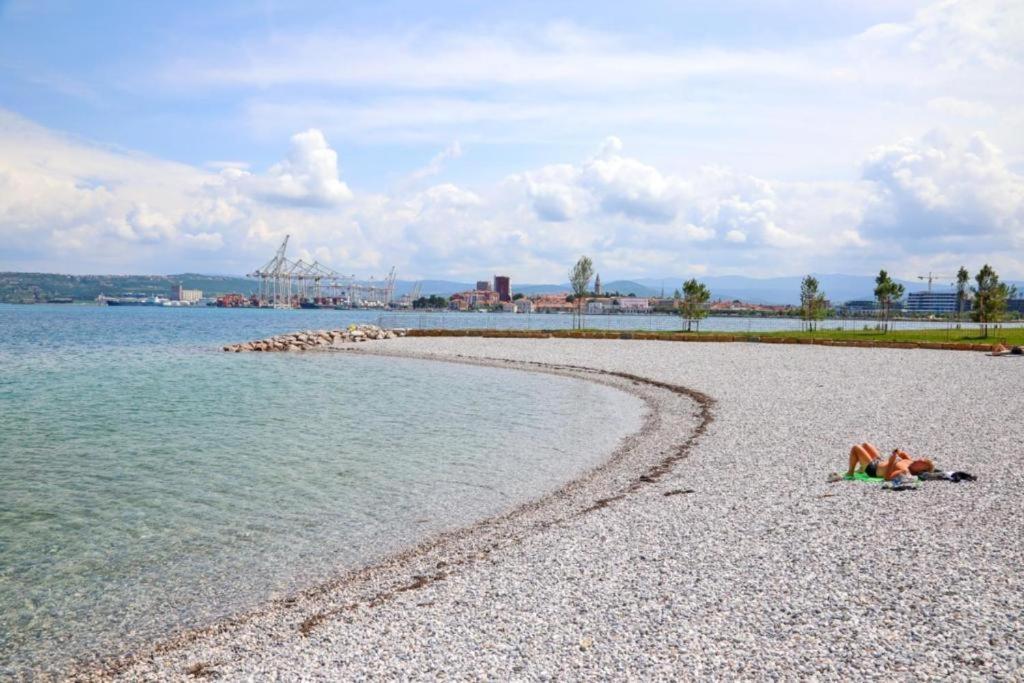 Aegida Beachfront Apartment Koper Zewnętrze zdjęcie
